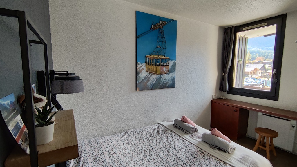 la chambre et son espace de travail